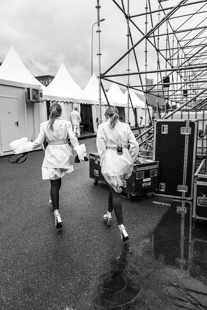 The seductive backstage
