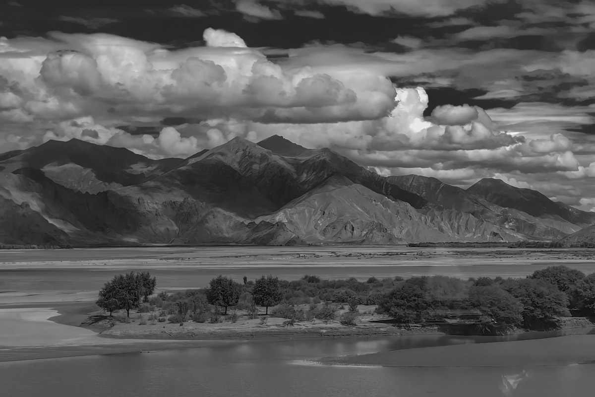 The Yarlung Zangbo River outside the window