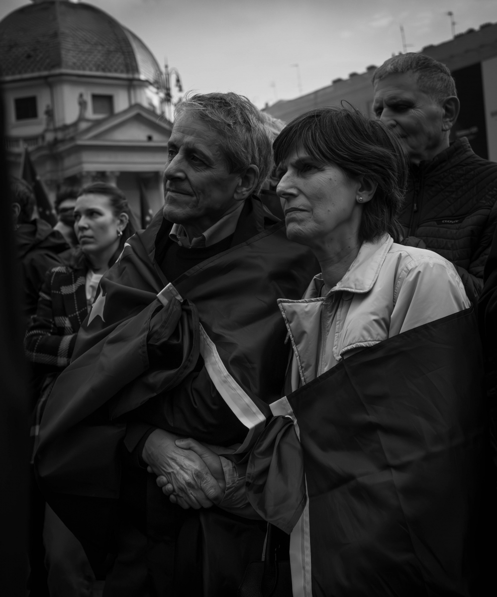 Identité sur la place.