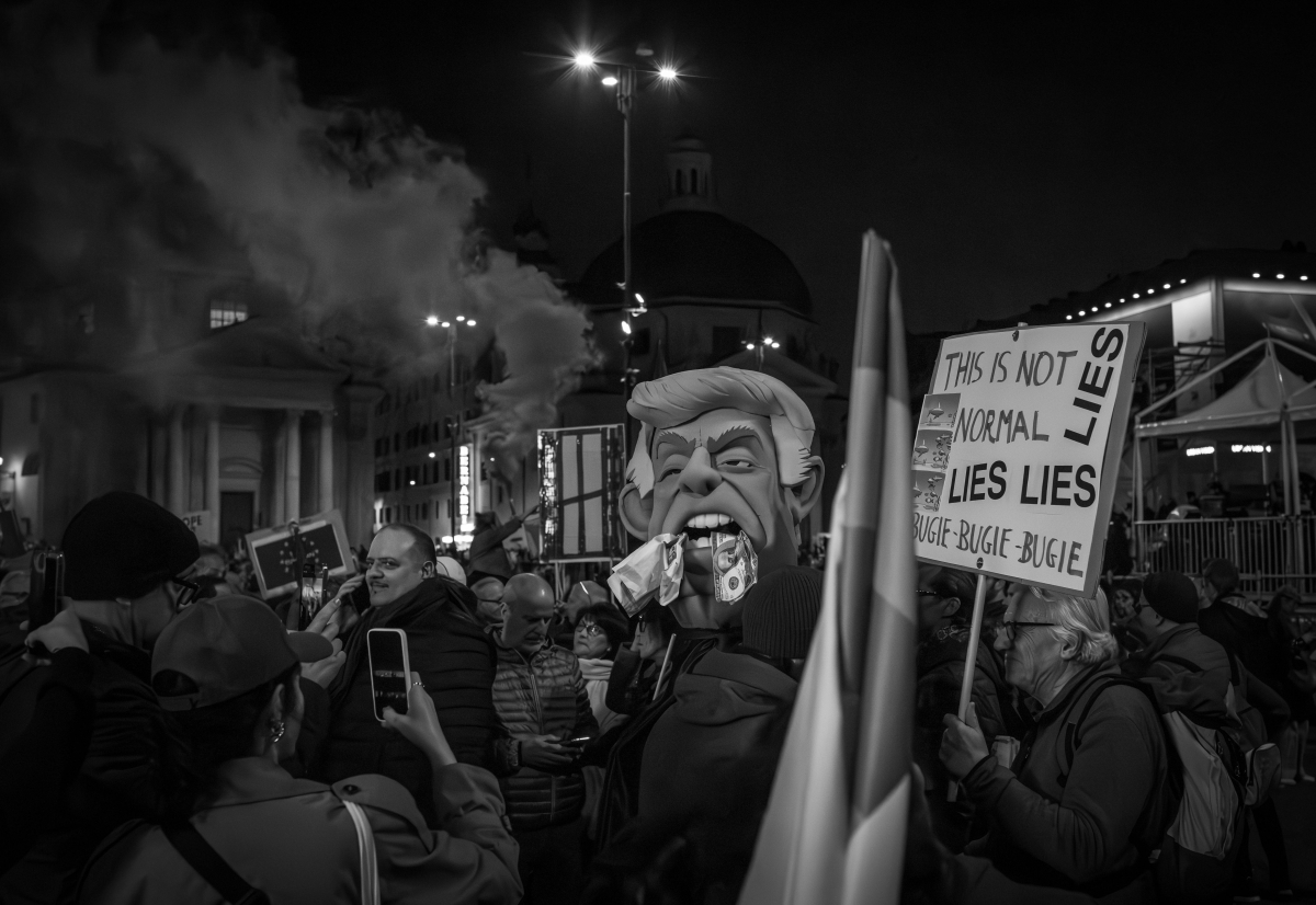 Identité sur la place.