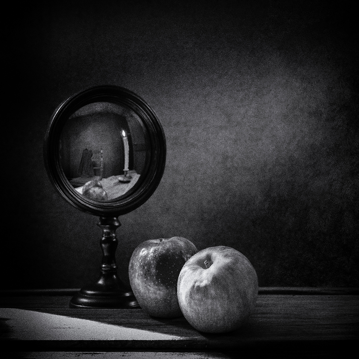 Apple reflection