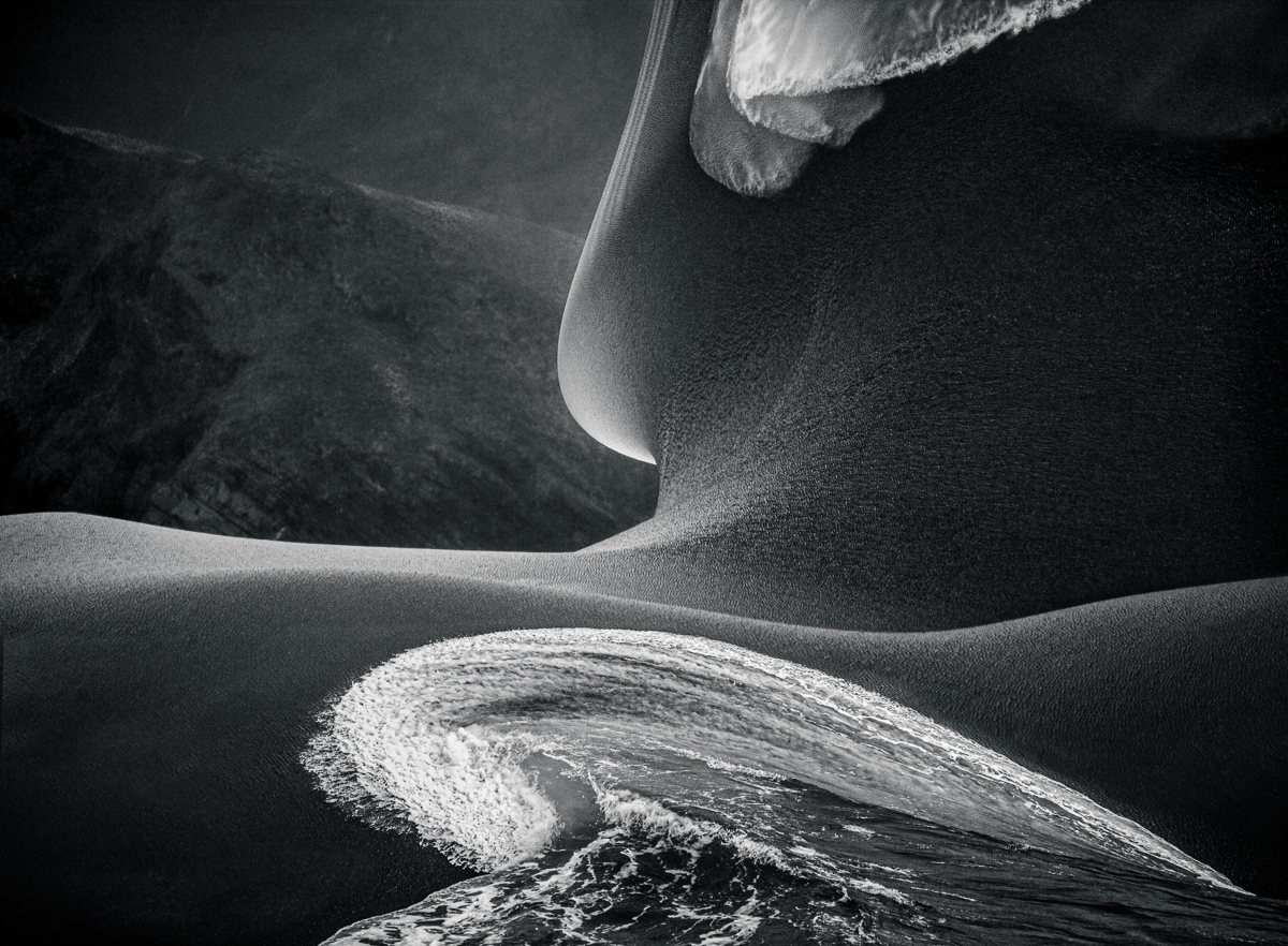 Wave Swirling on an Iceberg