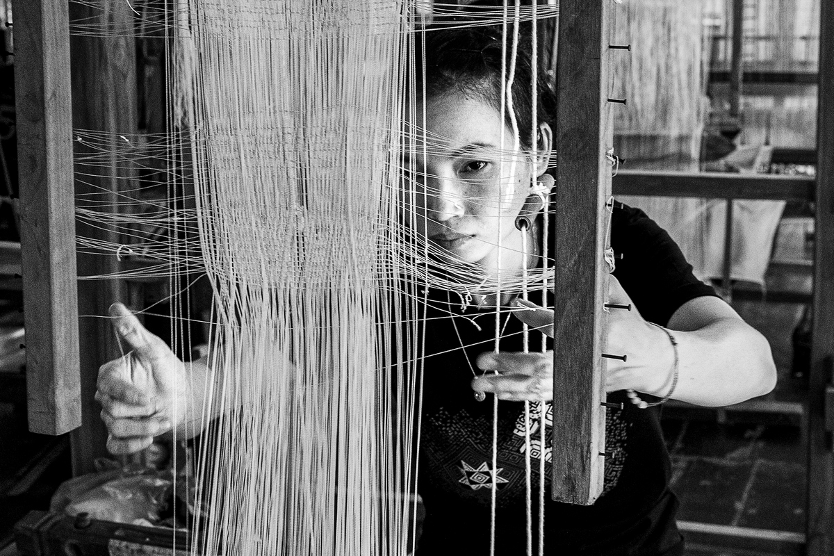 Between the Threads of Weaving