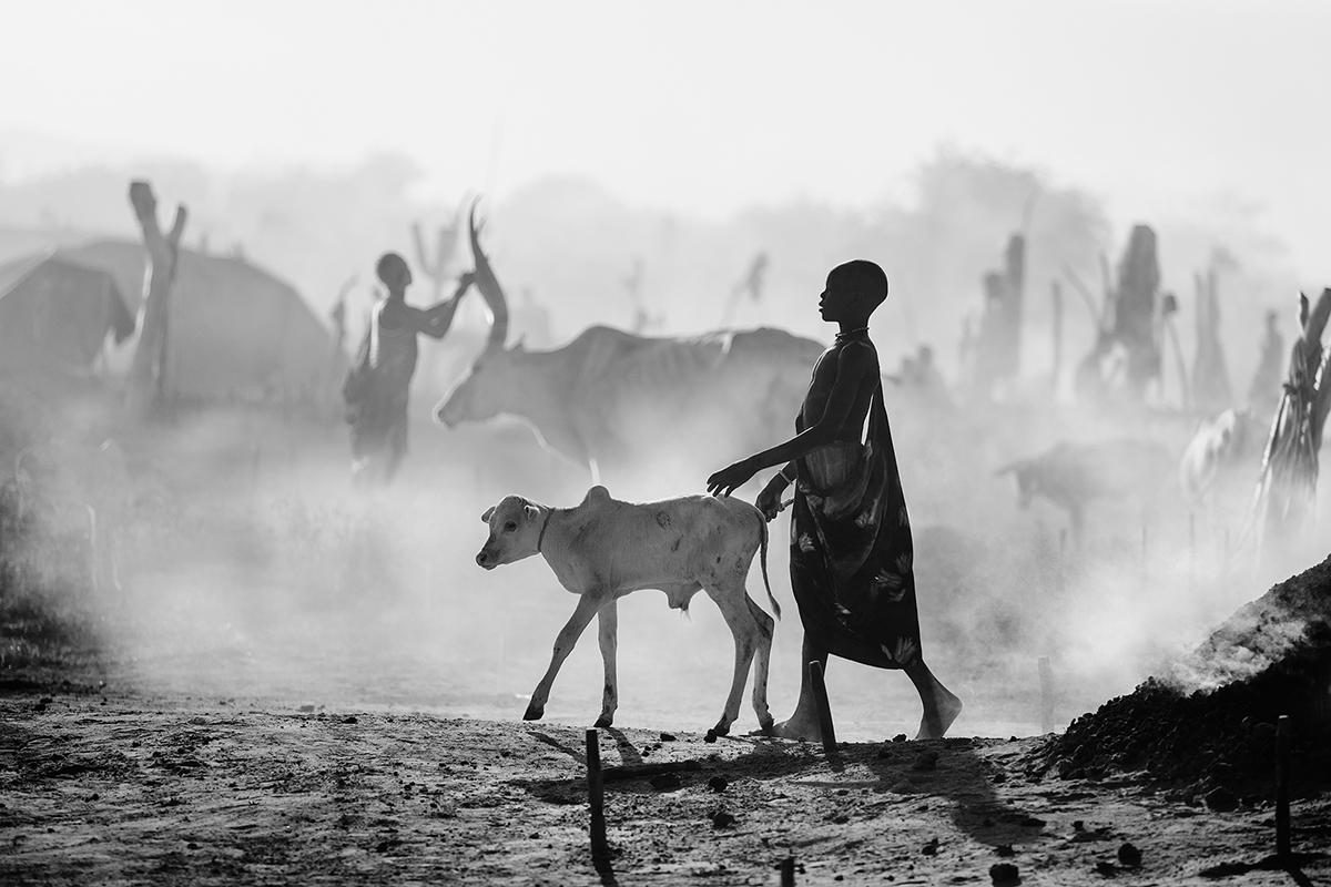 Silhouettes of Mundari
