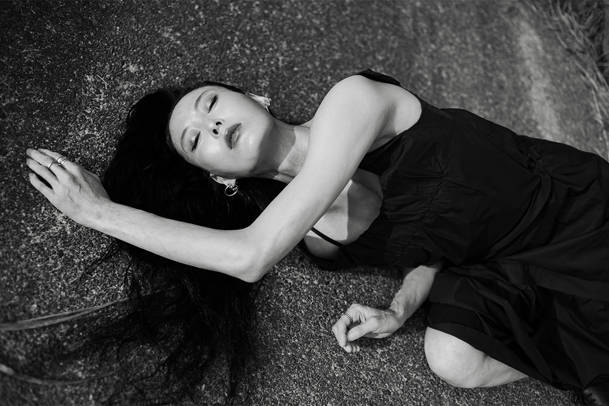 Dissolving Self: A Regression into the Otherworld