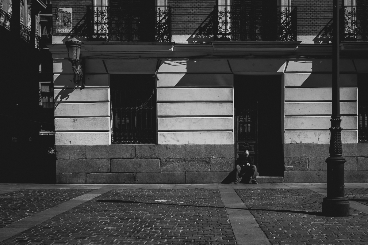 Solo tra molti