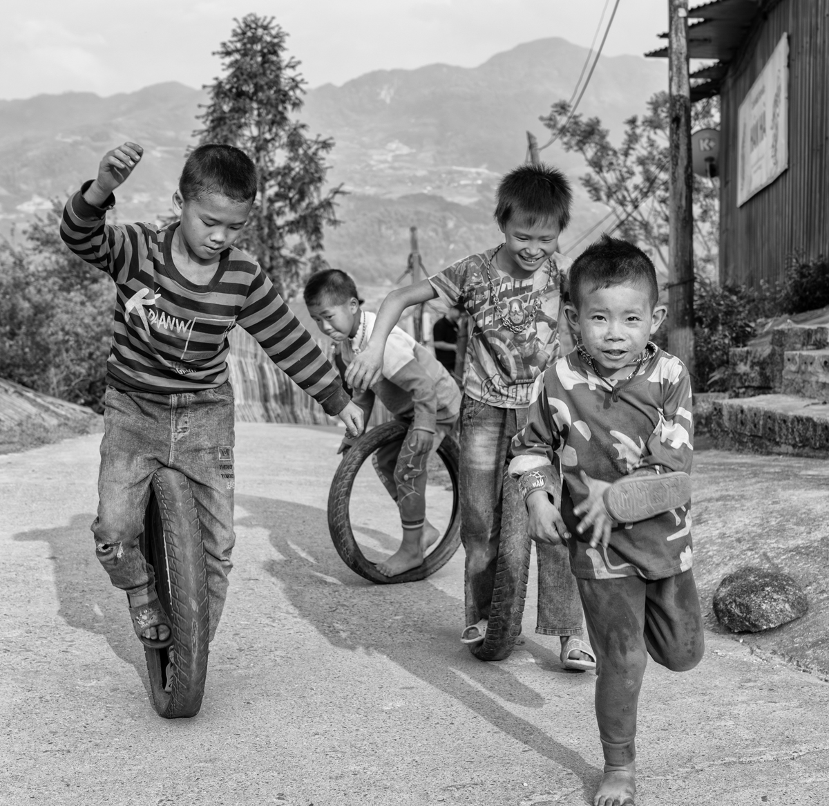 Sapa Kids Tire Play
