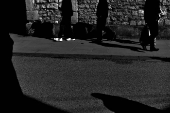 Walking between Stillness and Motion