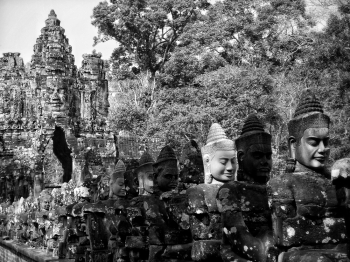 Tonle Om Gate 
