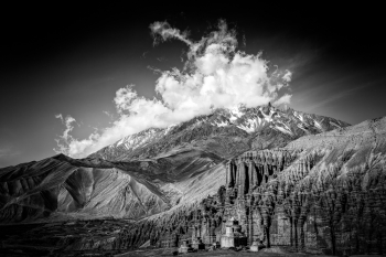 Dramatic Kingdom of Lo