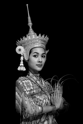 Her Beauty Manora