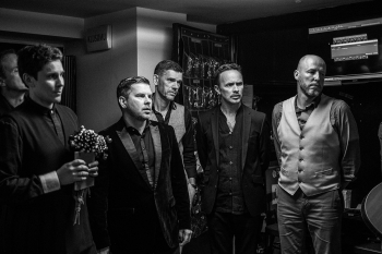 The seductive backstage