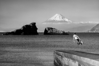 Gravity of the Orient