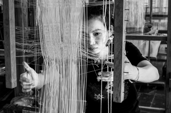 Between the Threads of Weaving