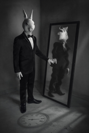 Anamorphosis of the Instant